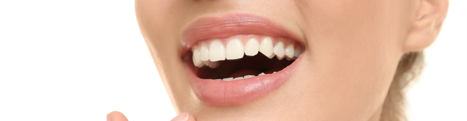 Smiling woman touching her chin.